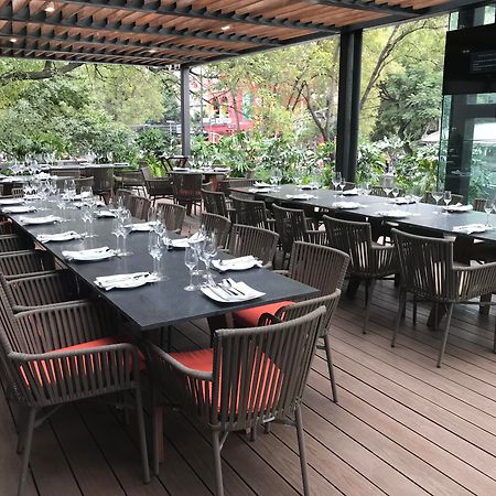 Krystal Grand Suites Insurgentes メキシコシティ エクステリア 写真 The outdoor terrace at the restaurant