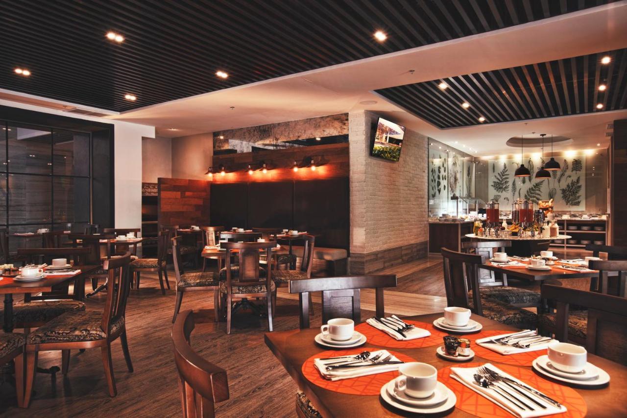 Krystal Grand Suites Insurgentes メキシコシティ エクステリア 写真 The interior of a restaurant in the Philippines