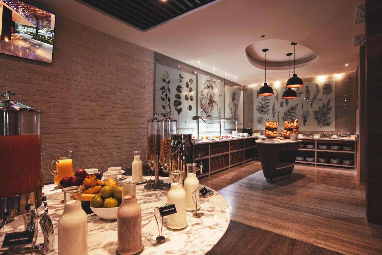 Krystal Grand Suites Insurgentes メキシコシティ エクステリア 写真 The lounge at the airport