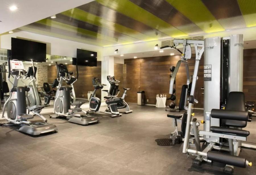 Krystal Grand Suites Insurgentes メキシコシティ エクステリア 写真 The gym at the hotel