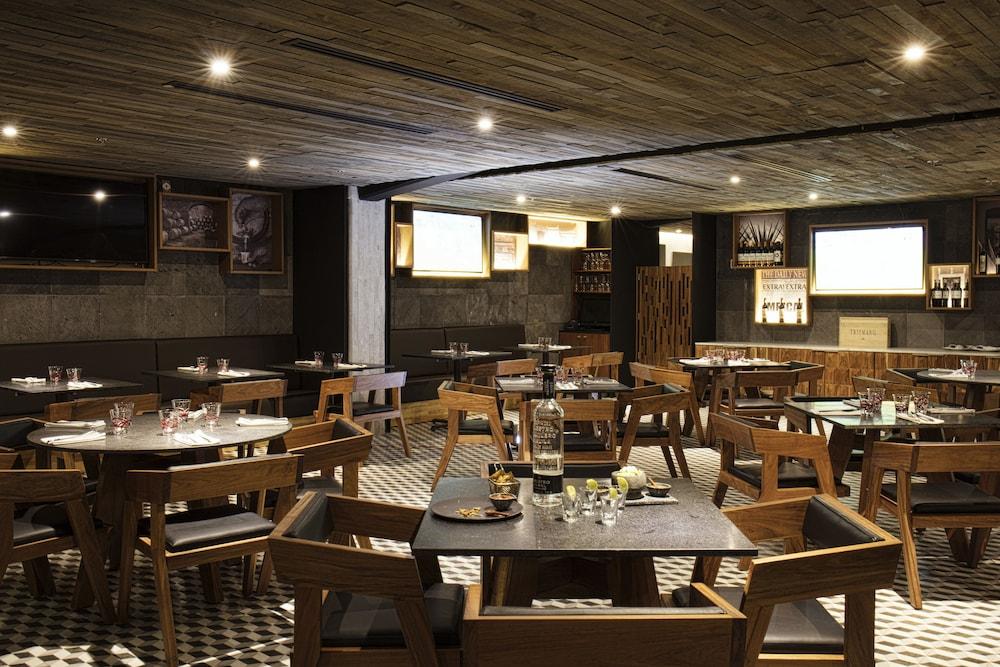 Krystal Grand Suites Insurgentes メキシコシティ エクステリア 写真 Interior of a restaurant