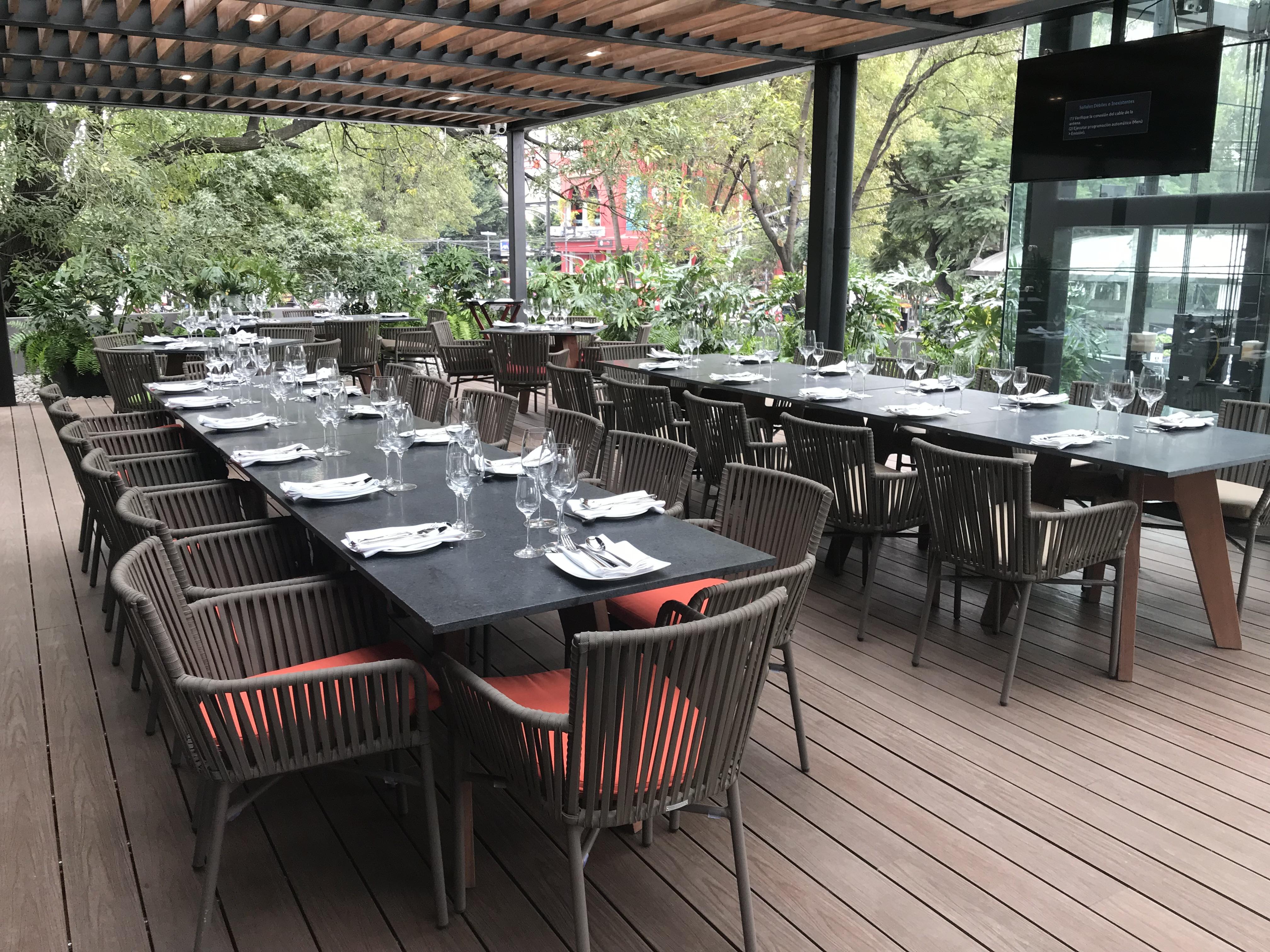 Krystal Grand Suites Insurgentes メキシコシティ エクステリア 写真 The outdoor terrace at the restaurant