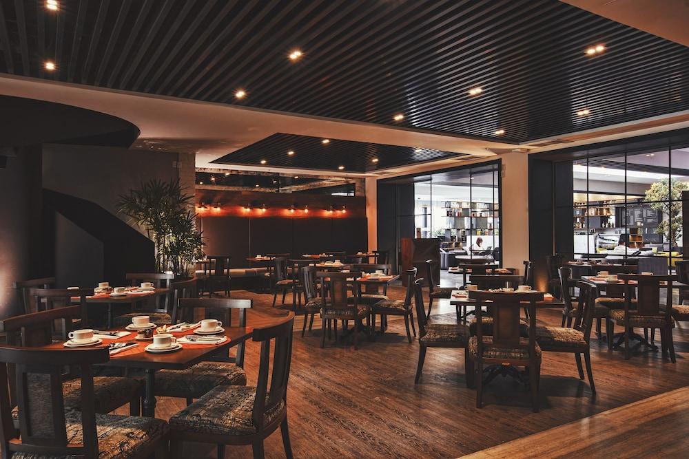 Krystal Grand Suites Insurgentes メキシコシティ エクステリア 写真 The interior of the restaurant