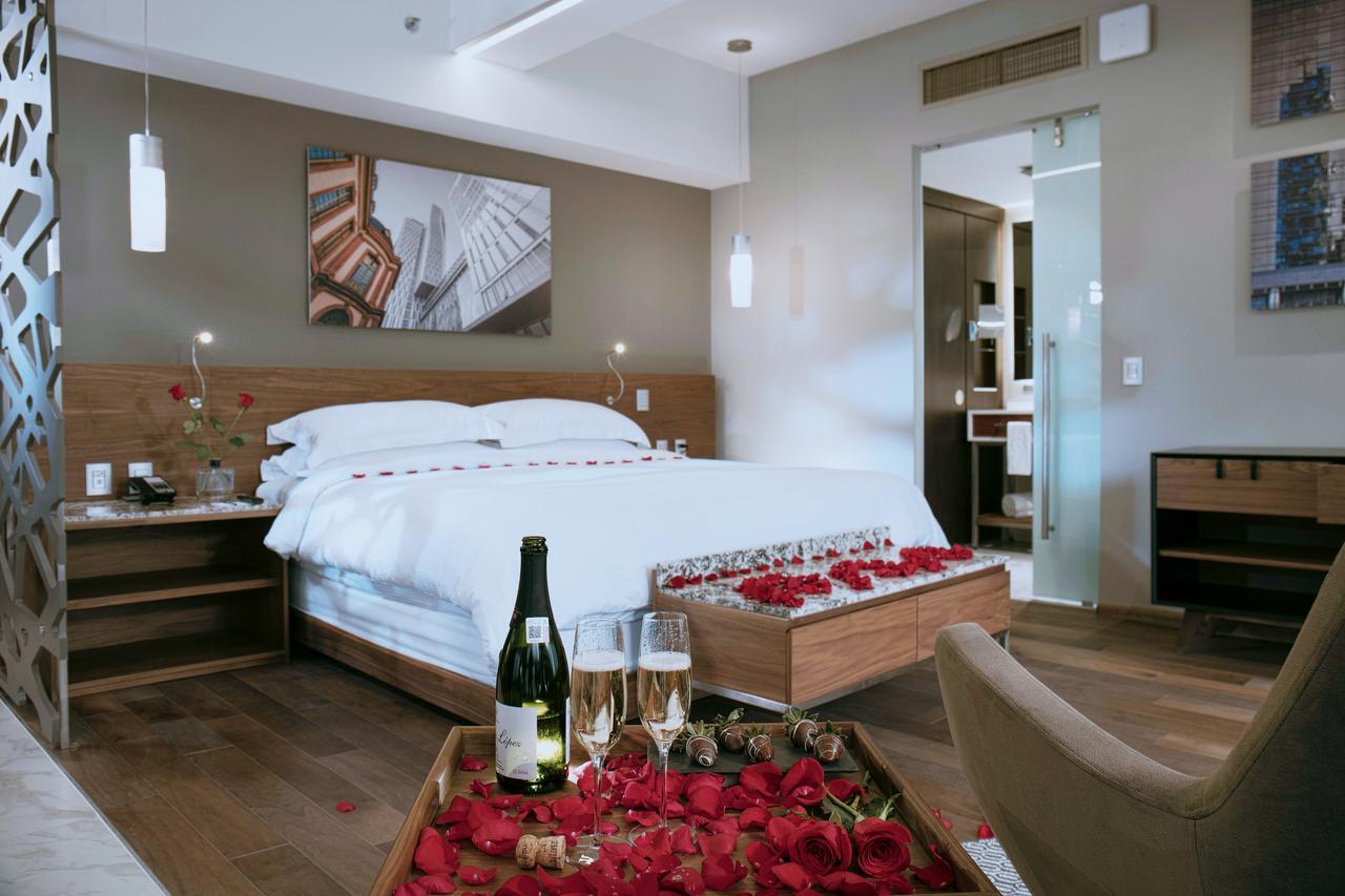 Krystal Grand Suites Insurgentes メキシコシティ エクステリア 写真 A suite at the hotel